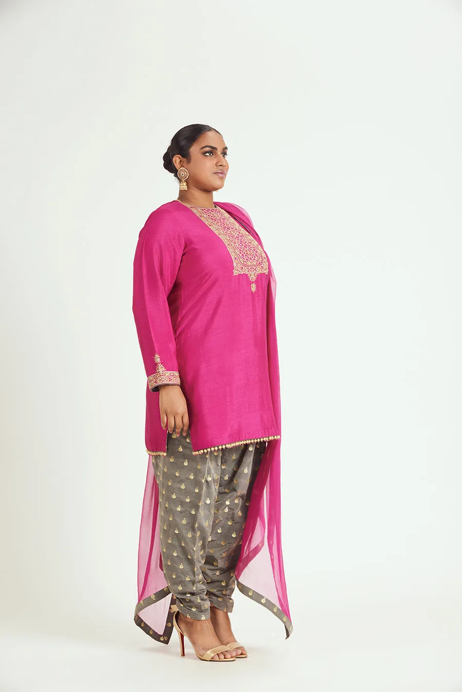 FUSCHIA GEORGETTE KURTA WITH GREY BENARSI SALWAR AND CHIFFON DUPATTA