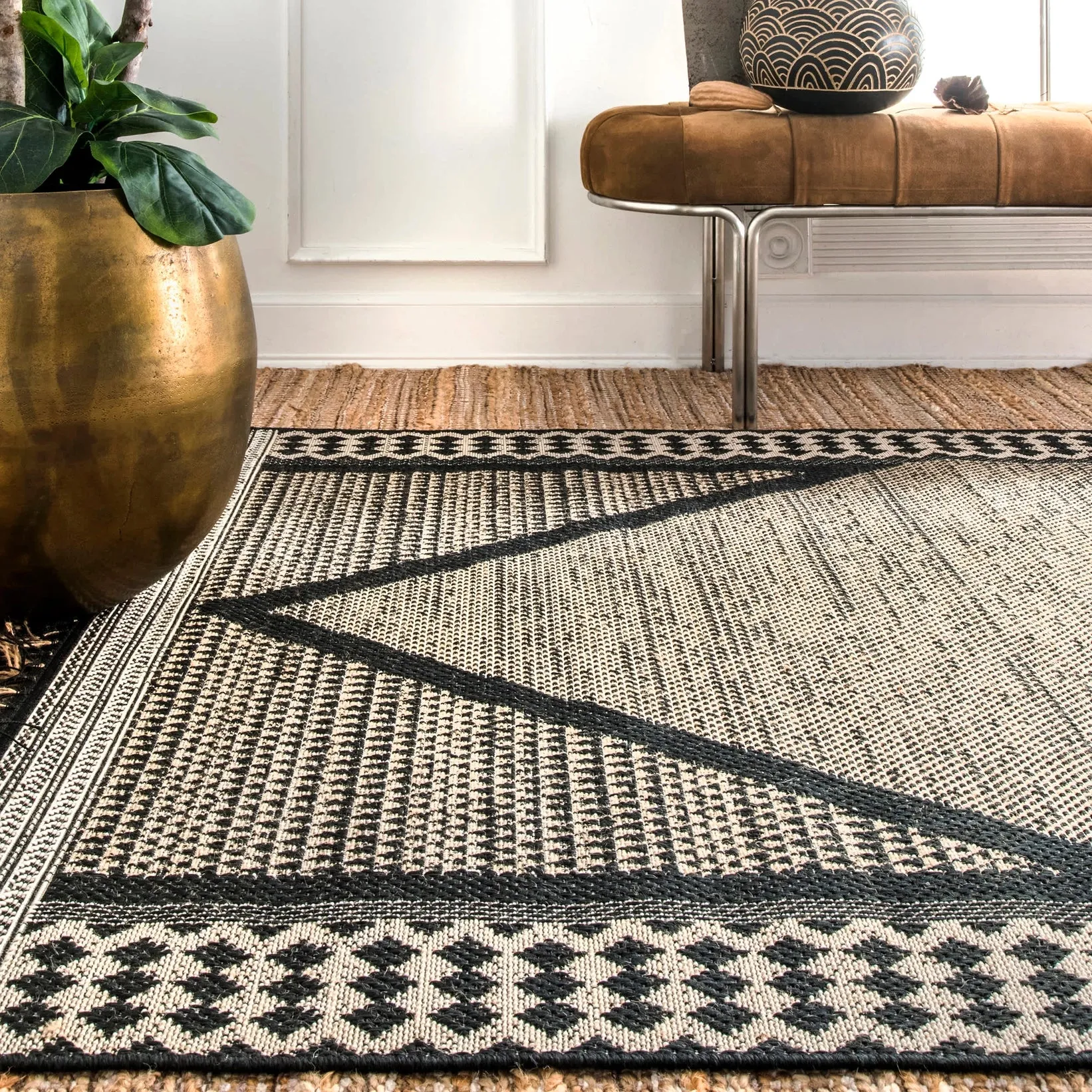 Indoor/Outdoor Modern Diamond Carolyn Area Rug