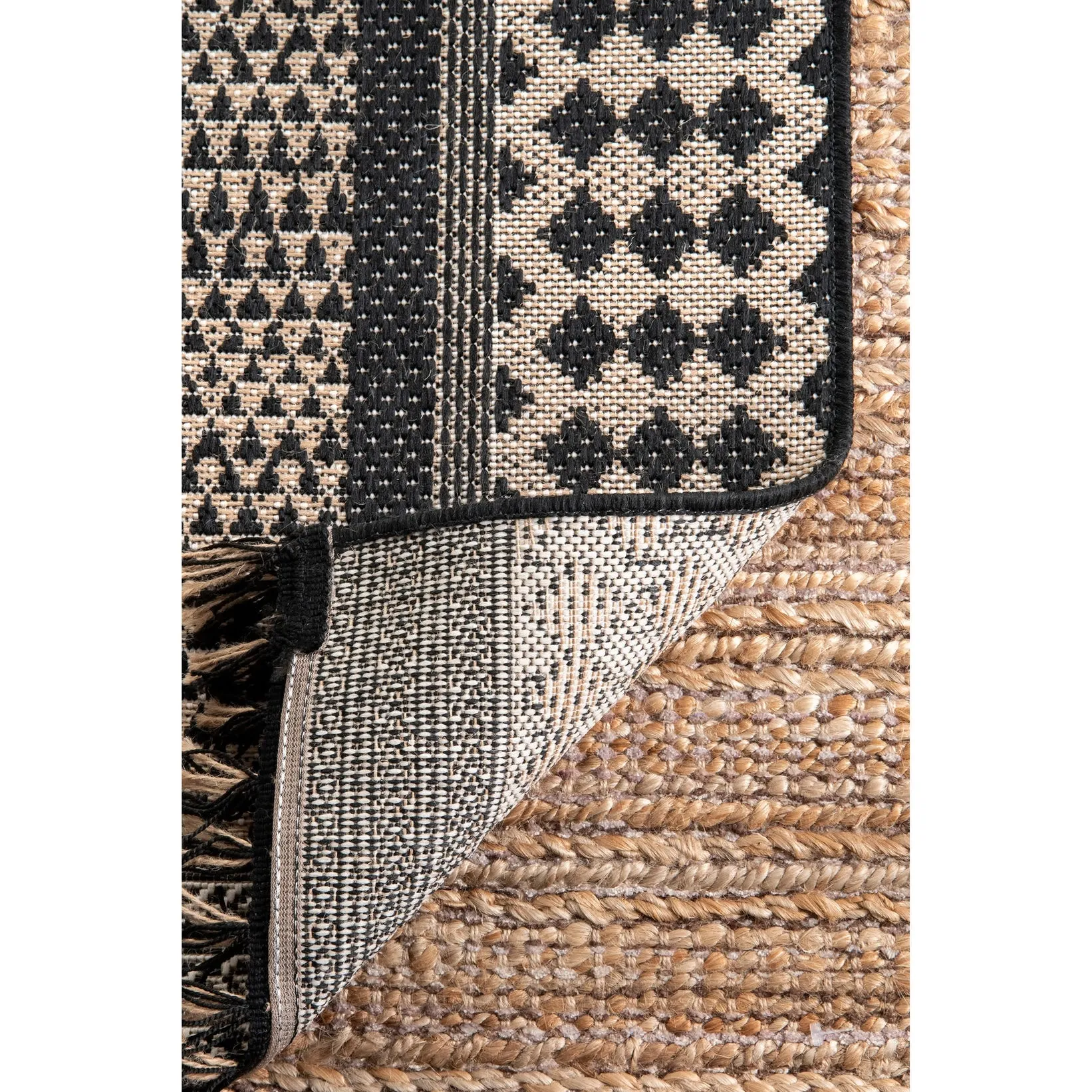 Indoor/Outdoor Modern Diamond Carolyn Area Rug