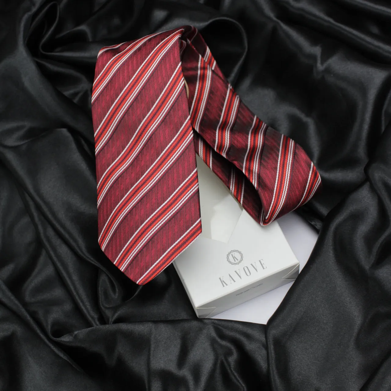 Kovove The Pleasing Striped Black Necktie For Men