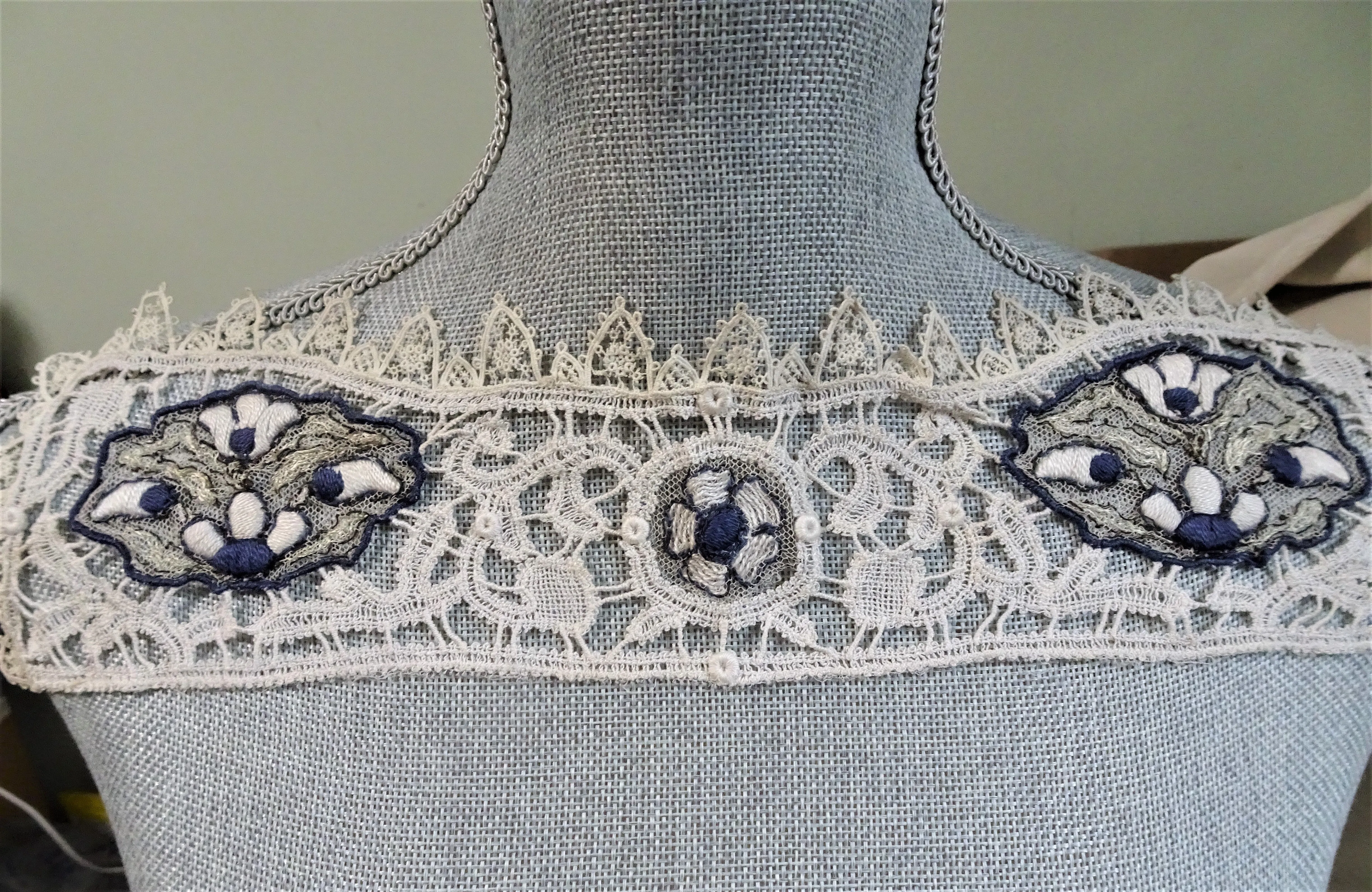 RESERVED ABSOLUTELY Stunning Edwardian Collar, Exceptional Lace work and Embroidery, Very Unique, Suitable To Frame, Collectible Antique Lace