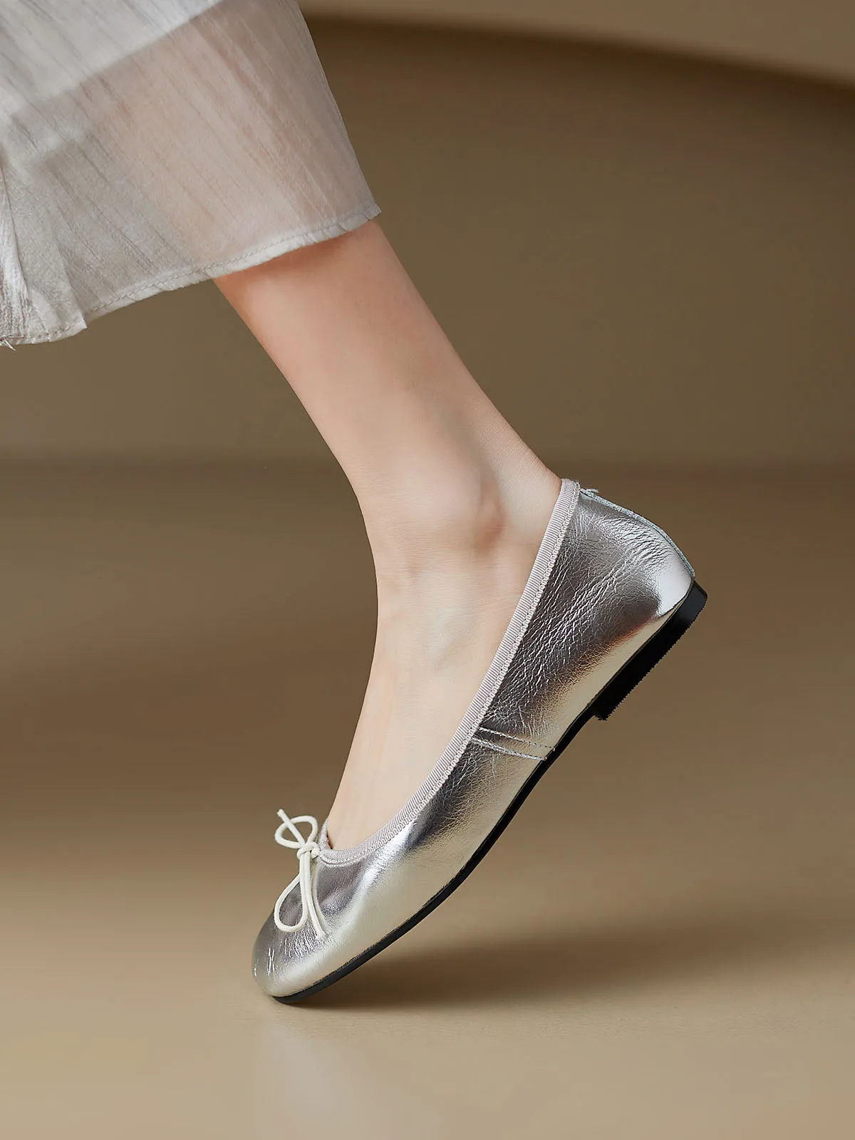 Women's Solid Color Pointed Toe Leather Ballerina